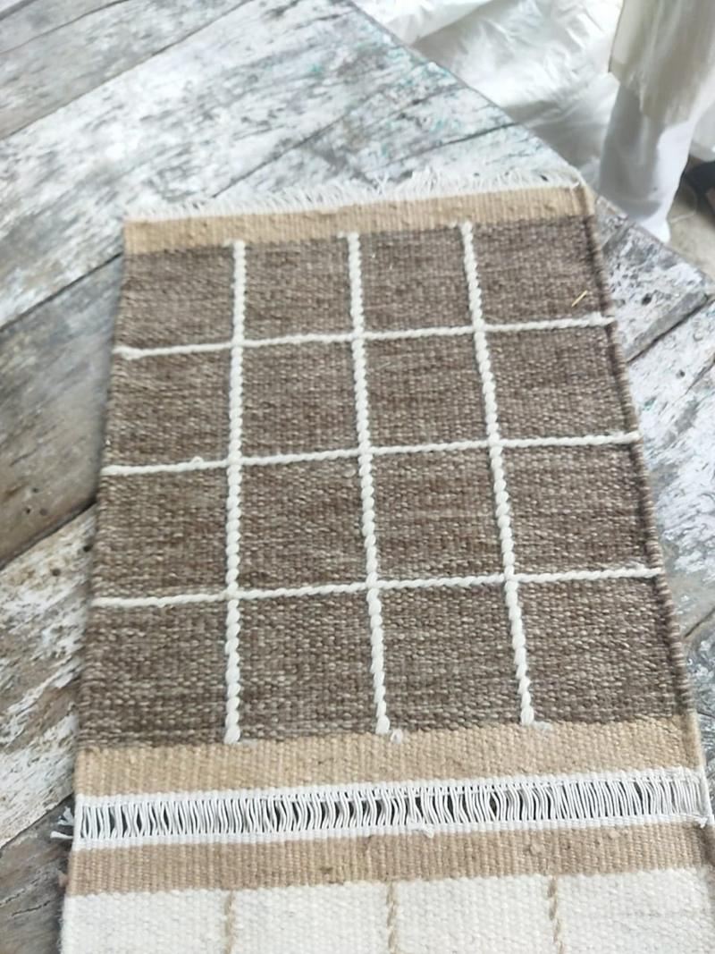 Flatweave sample in brown with ivory windowpane grid and fringed end